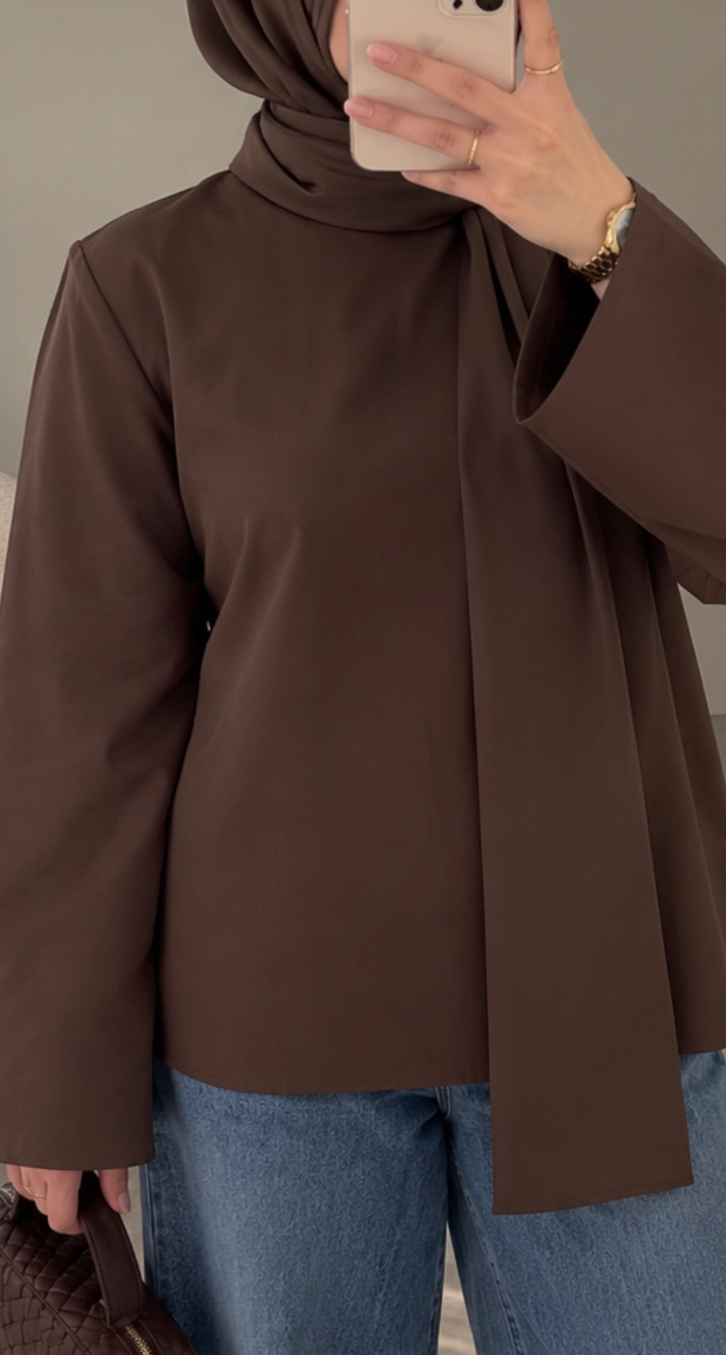 Elegante Bluse mit integriertem Schal – Schokobraun