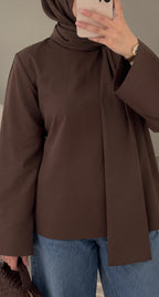 Elegante Bluse mit integriertem Schal – Schokobraun