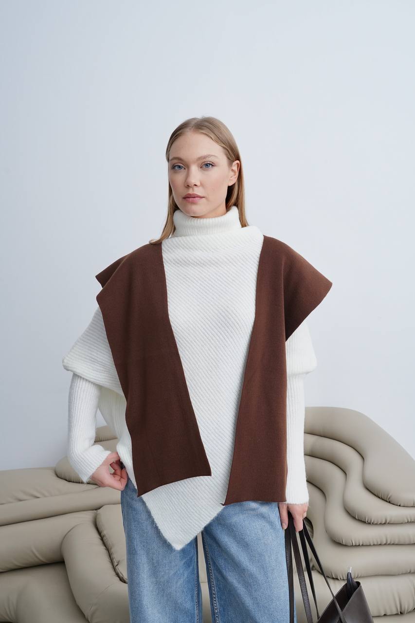 Rollkragenpullover mit asymmetrischem Saum – Weiß