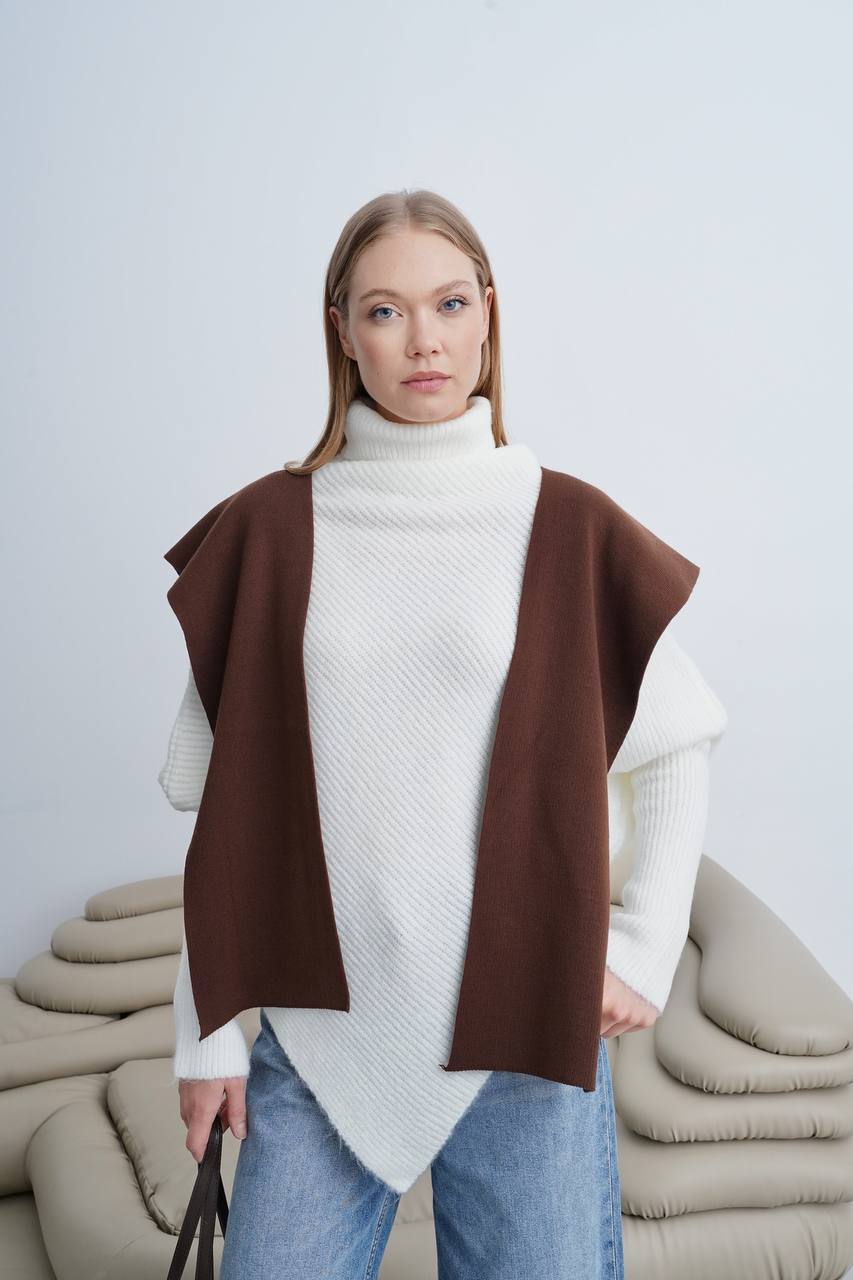 Rollkragenpullover mit asymmetrischem Saum – Weiß