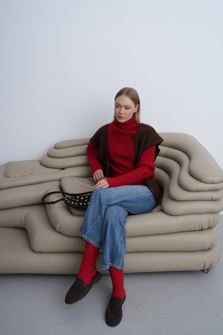 Rollkragenpullover mit asymmetrischem Saum – Rot