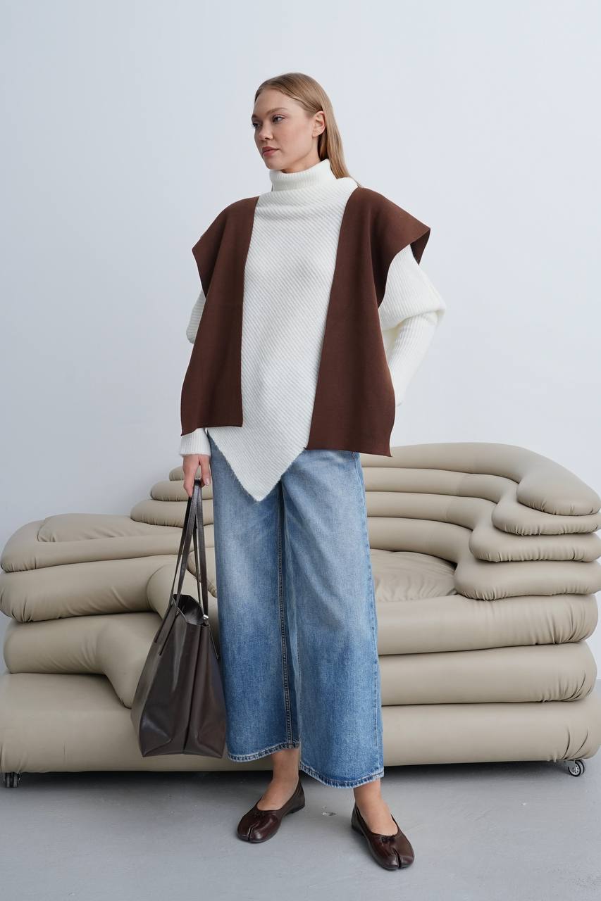 Rollkragenpullover mit asymmetrischem Saum – Weiß