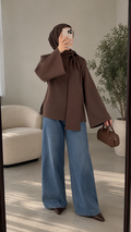 Elegante Bluse mit integriertem Schal – Schokobraun
