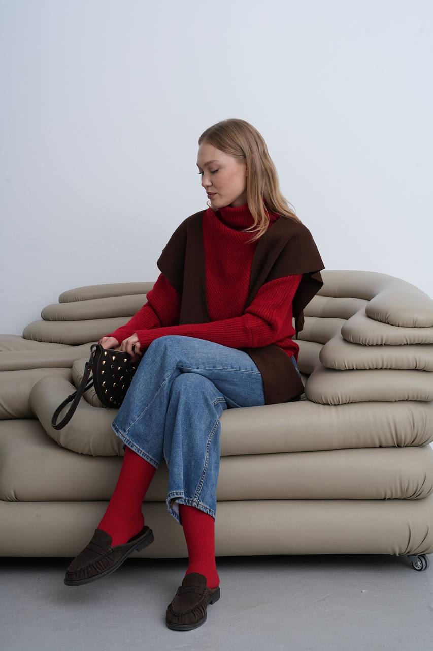 Rollkragenpullover mit asymmetrischem Saum – Rot
